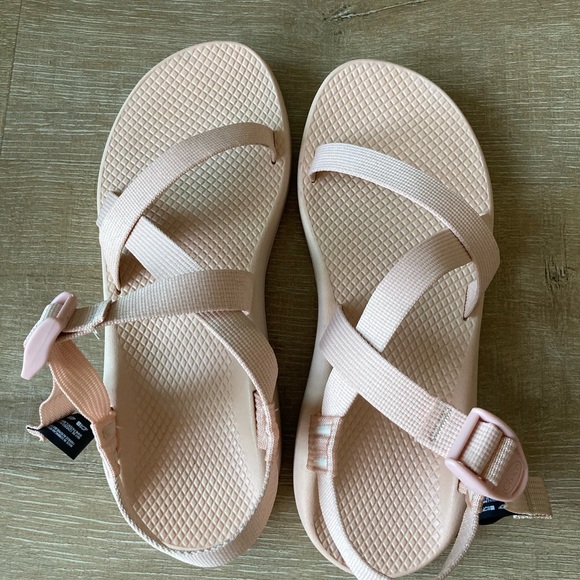 Chacos desert rose (fit like size 11) - Picture 3 of 4